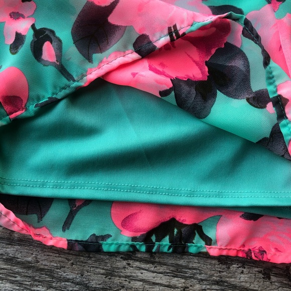 Floral Halter Top Romper - Picture 7 of 7